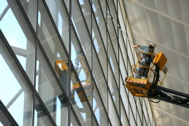 Assurance cr�dit pour nettoyeur de vitres en hauteur � Paris : solutions sp�cialis�es pour m�tiers � risques et garanties adapt�es pour obtenir votre pr�t immobilier